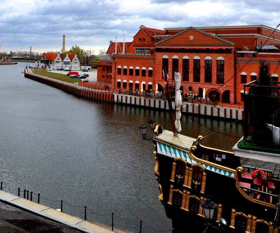 Gdansk Old Town River View Exterior foto